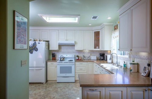 Mariposa House | *****5 star Private & Modern Home Away from Home! LONG TERM RENTERS WELCOMED!