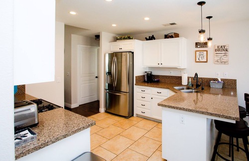 Paso Robles House | 5 Star reviews! Game Room -Pool table-darts-corn hole-Bocce Ball - Fire Table