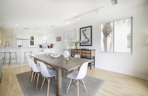 Siesta Key House | 5 STAR SIESTA KEY, 80 STEPS to BEACH, LUXURY POOL, 6 BEDROOMS, SPACIOUS LIVING