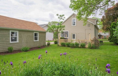Appleton House | -5 Star Suite Spot - Sleeps 7, 3 BR, Full Remodel