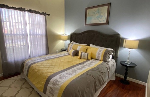 Crescent Lakes Villa | 5 * star villa newly renovated and equipped 2021/2022 with lake view and WiFi