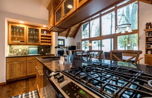 Sturgeon Bay House | 5-Stars! 1.3 Acres On Lk Mich!- 6/12-19, 6/26-7/3 Still Available -2026!