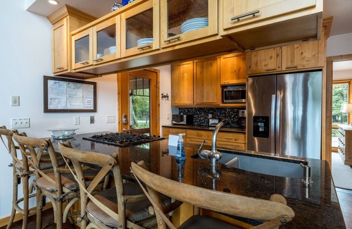 Sturgeon Bay House | 5-Stars! 1.3 Acres On Lk Mich!- 6/12-19, 6/26-7/3 Still Available -2026!