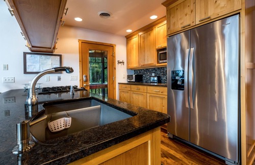 Sturgeon Bay House | 5-Stars! 1.3 Acres On Lk Mich!- 6/12-19, 6/26-7/3 Still Available -2026!