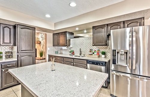 Enterprise Villa | 5 stars Villa! Modern! Central! Big Pool & Back Yard! Enjoy.