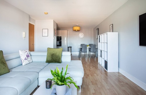 Queens Quarter Apartment | 5* Ultra Luxury, Great Views, Underground Parking