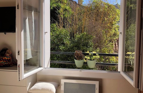 Cassis Apartment | 50 m2 apartment in a downtown residence