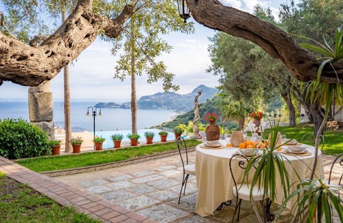 Letojanni House | 500 m² House ∙ 5 bedrooms ∙ 12 guests