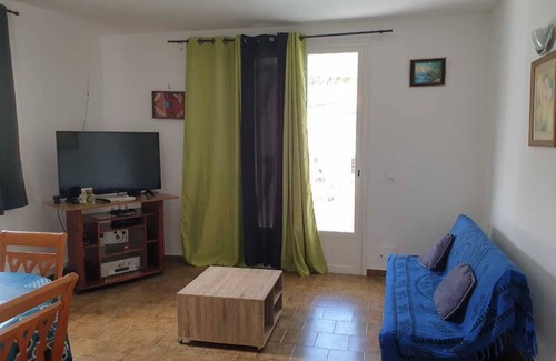 Point d'Or House | 500$/w – 3 Bed /2Bath house with great amenities & close to beaches
