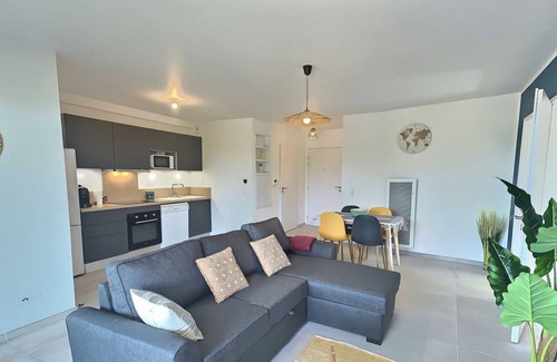 Serignan Apartment | 500m from the sea: Modern apartment for 6 people (ref 390660)