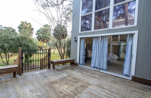 Saint Helena Island House | 505 Remora Cir