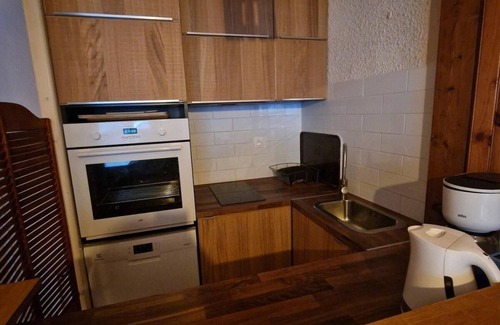 Les Deux Alpes Apartment | 50m from resort center, 1st floor, view ski slopes, balcony, tv, ski locker, 32m², Les 2 Alpes
