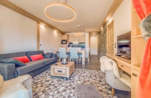 Champagny-en-Vanoise Apartment | 50m from ski slopes, 4th floor, balcony, parking, tv, ski locker, 57m², Champagny-en-Vanoise