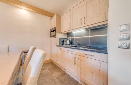 Champagny-en-Vanoise Apartment | 50m from ski slopes, 4th floor, balcony, parking, tv, ski locker, 57m², Champagny-en-Vanoise
