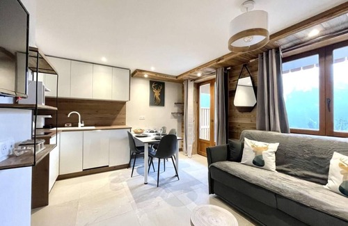 Champagny-en-Vanoise Apartment | 50m from ski slopes, 2nd floor, swimming pool, sauna, hammam, balcony, tv, ski locker, 28m²