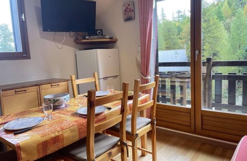 Risoul Apartment | 50m from ski slopes, 4th floor, balcony, tv, ski locker, 26m², Risoul