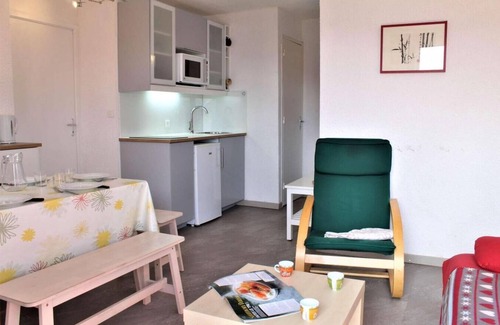 Risoul Apartment | 50m from ski slopes, 6th floor, balcony, tv, ski locker, 28m², Risoul