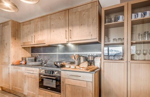 Les Boisses Apartment | 50m from ski slopes, 6th floor, fitness, swimming pool, sauna, hammam, balcony, tv, ski locker