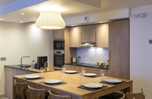 Lanslevillard Apartment | 50m from ski slopes, fitness, swimming pool, sauna, hammam, balcony, fireplace or stove, tv