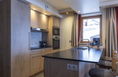 Lanslevillard Apartment | 50m from ski slopes, fitness, swimming pool, sauna, hammam, balcony, fireplace or stove, tv