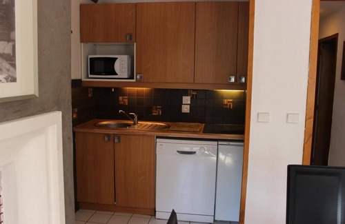 Val-Thorens Apartment | 50m from ski slopes, 2nd floor, fireplace or stove, tv, ski locker, 50m², Val Thorens