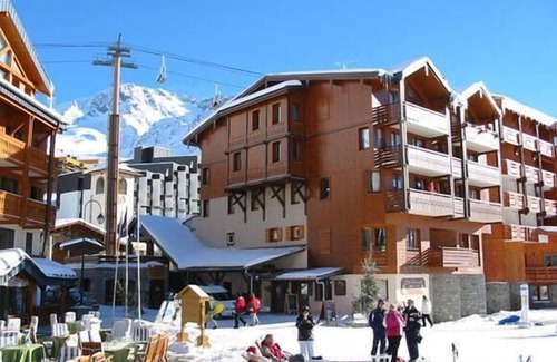 Val-Thorens Apartment | 50m from ski slopes, 2nd floor, fireplace or stove, tv, ski locker, 50m², Val Thorens