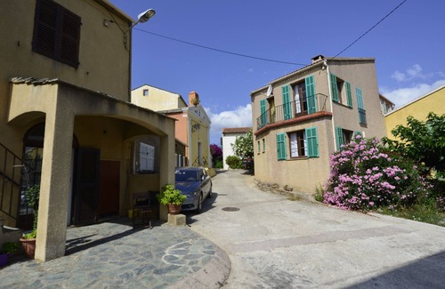 Tomino House | 50m from the sea, House in the heart of the village, shops, beaches and port