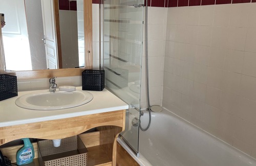 Vaulnaveys-le-Haut Apartment | 50m from the slopes, 4/6-person apartment with large south-facing balcony