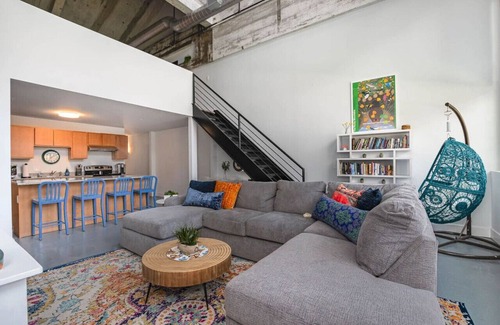 Otterbien Home Apartment | 5103 Peters · New Industrial Loft on Lebanon Bike Trail !