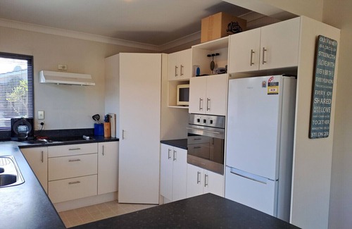 Two Mile Bay House | 52 Hawai Street, Taupo
