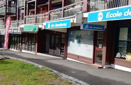 Arc-1800 Apartment | 52m² Duplex Apartment, 7 pers, near slopes/shops, pets allowed, parking, Wi-Fi
