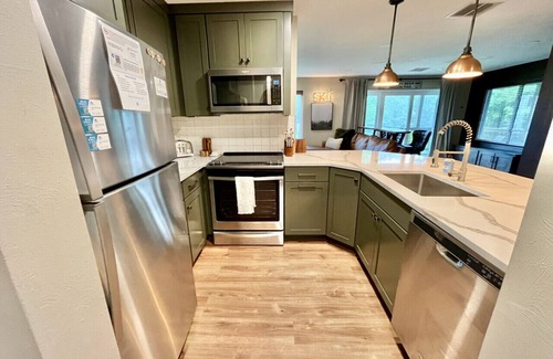 Hidden Valley Apartment | 5309 Summit Drive, Somerset