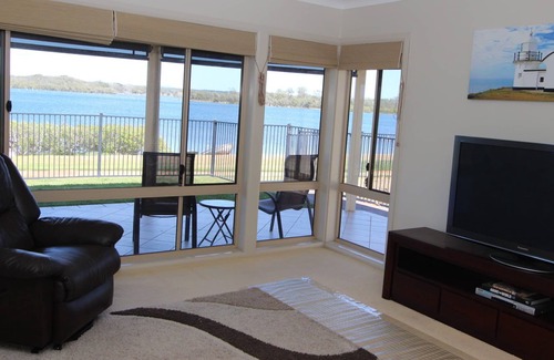Harrington House | 54 Diamantina Circuit, Harrington cast a line from the back door step