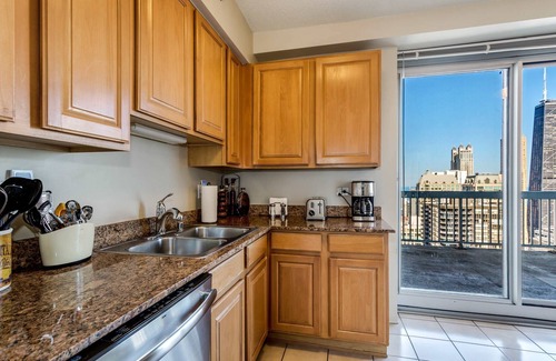 Downtown Chicago Apartment | 55-56 Mag Mile Penthouse