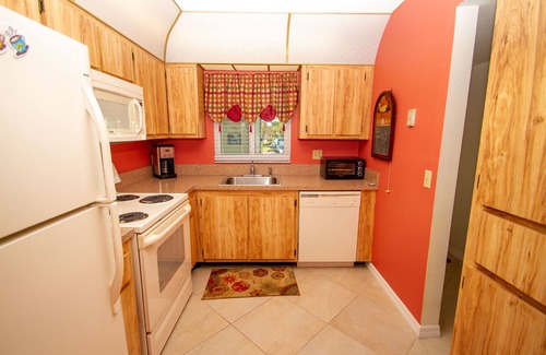 Golden Gate Condo | 55+ Age Community Garden Condo 2 Bedroom 2 Bath
