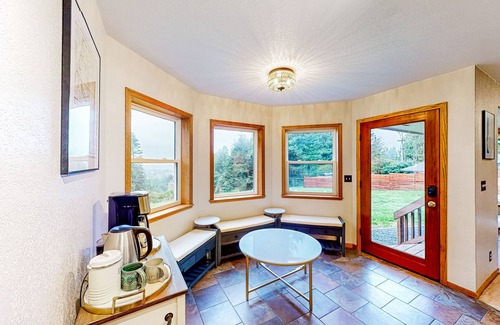 Arcata House | 55% Discount 🌅 Ocean View w Firepit & Redwoods 🌲 Near HSU 🐕👍