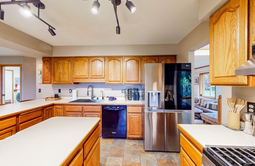 Arcata House | 55% Discount 🌅 Ocean View w Firepit & Redwoods 🌲 Near HSU 🐕👍