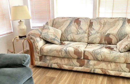 Yuma House | 55+ Light and bright in active resort. Many amenities