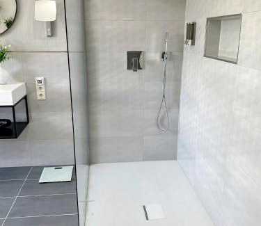 Geisenkopf Apartment | 55 qm Apartment mit Whirlpool Saarbrücker Uni Nähe