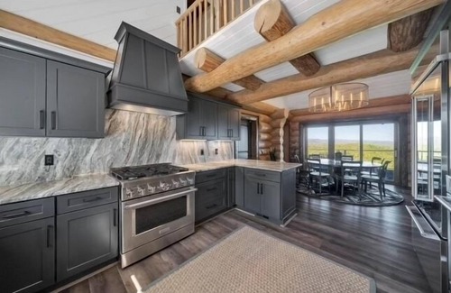 Blue Ridge House | 5500 sf cabin: 6 king/2 queen beds, heated pool/spa, game room, mountain views