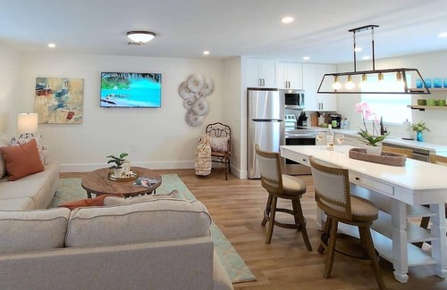Naples Park Cottage | 562 Beachy Keen Cottage| New Pool | Mins 2 Beaches