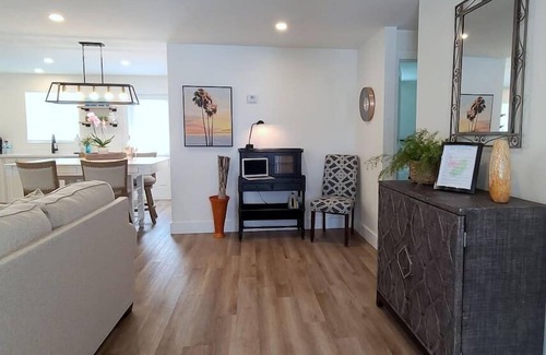 Naples Park Cottage | 562 Beachy Keen Cottage| New Pool | Mins 2 Beaches