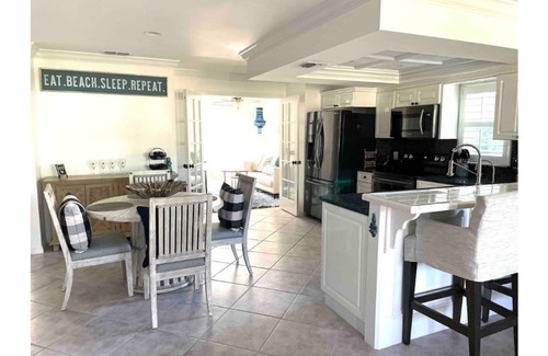 Naples Park House | 562 CASA BLUE - NEW INGROUND POOL 2023, LESS THAN A MILE FROM VANDERBILT BEACH
