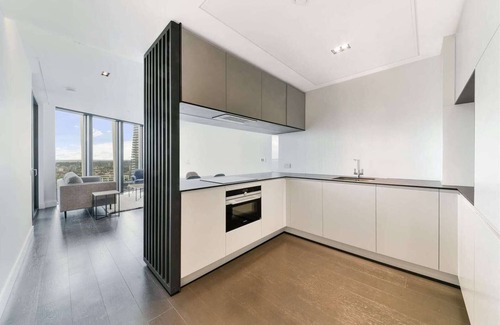 Isle of Dogs Apartment | 56th Amory Tower - Skyline Residence