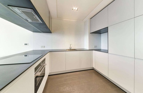 Isle of Dogs Apartment | 56th Amory Tower - Skyline Residence