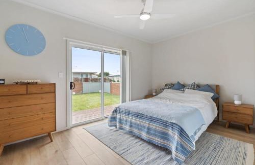 Middleton House | 57 Padman Crs Middleton -No Linen Included
