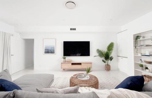 Shoal Bay House | 57 Tomaree Rd - air con, Wi-Fi and boat parking