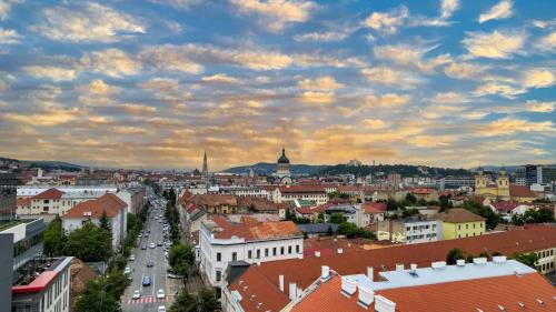 Cluj-Napoca Apartment | 59 Bleu H City Center Apart with FreeParking, AC, and an extra large comfy bed