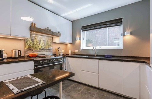 Het Rooi House | 5932a093-af78-419b-a758-e7b6806b3dd0