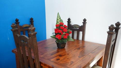 Heston West House | 59B Comfortable 3 Bedroom House By Easy 2 Manage